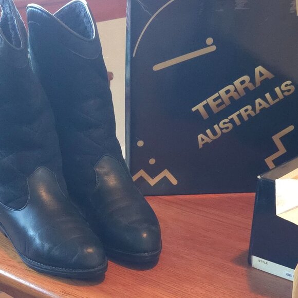 Terra Australis Boots - Picture 1 of 15